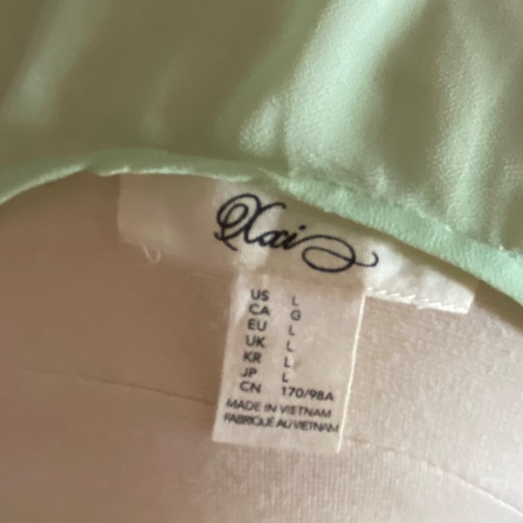 Green Sleeveless Blouse - Picture 3 of 3